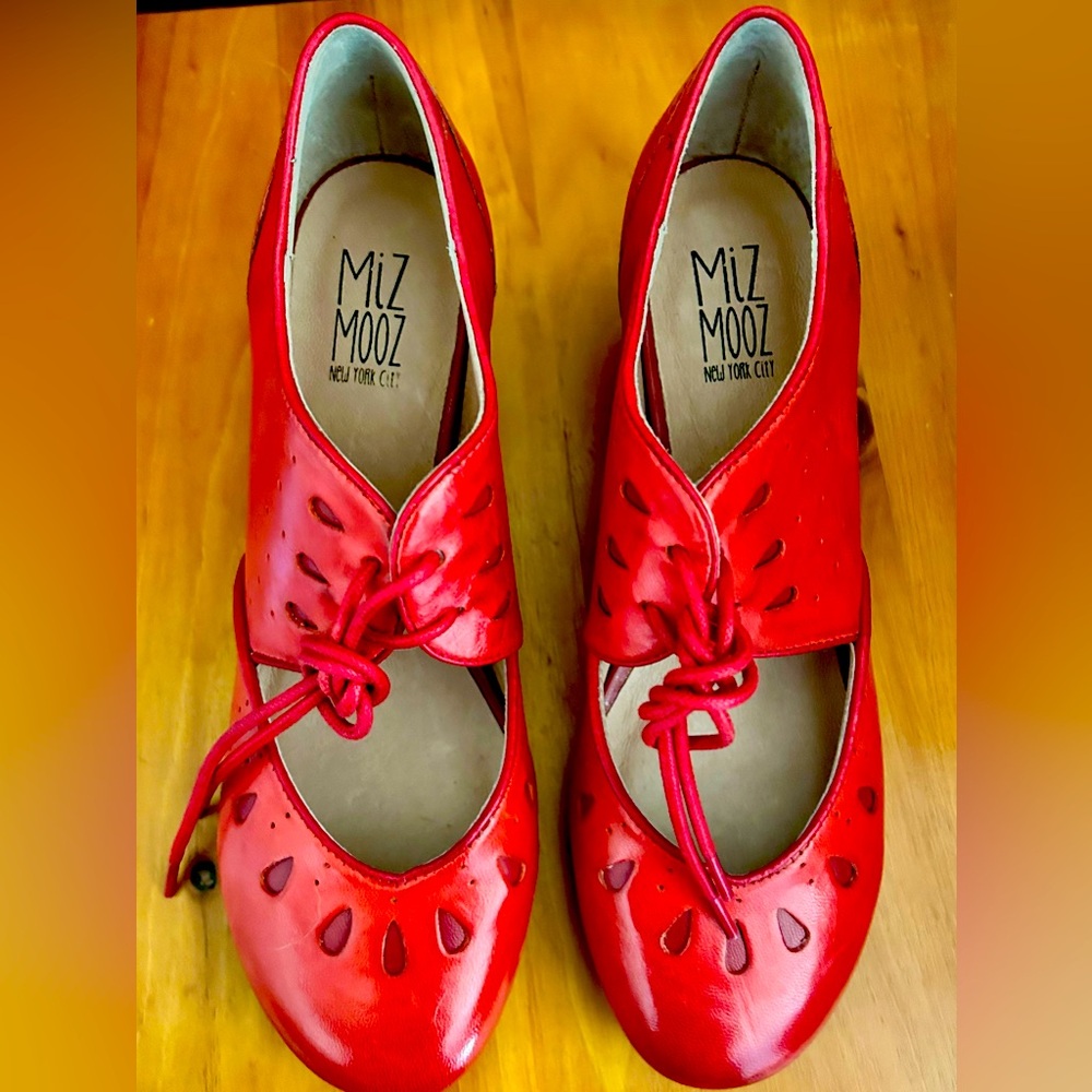 Miz Mooz Fordham Lace Up Red Stacked Heel Cutout Details Size 9.5M/40.5